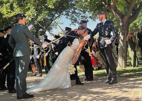 Salida de los novios tras la ceremonia